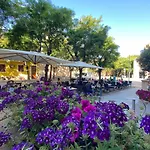 Double B Maison De Charme Bed & Breakfast
