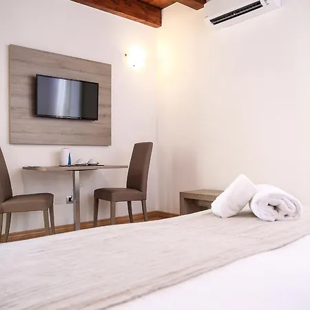 לינה וארוחת בוקר Double B Maison De Charme 4*