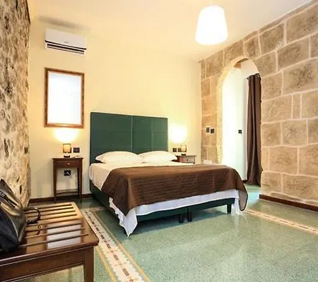 Double B Maison De Charme Bed & Breakfast 4*